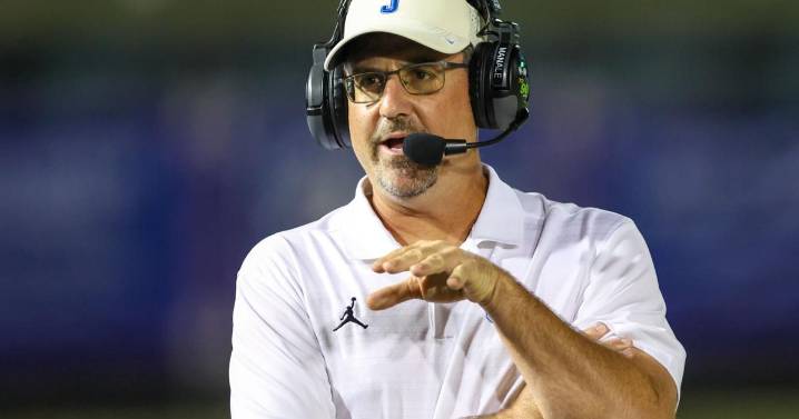 A fast start was key for Jesuit in a high-scoring district game against Warren Easton