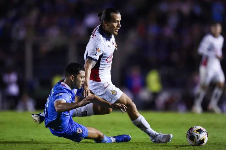 Chivas vs Cruz Azul: arranca el choque de titanes en los Cuartos de Final del Apertura 2025