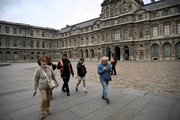 Cierra el Louvre galería por 'fragilidad' de vigas