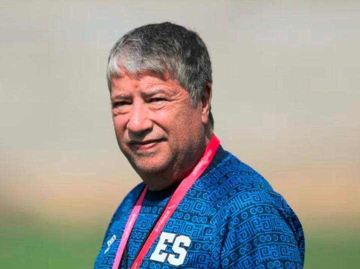 Bolillo Gómez respondió a las críticas por abrazar a panameños tras derrota de El Salvador