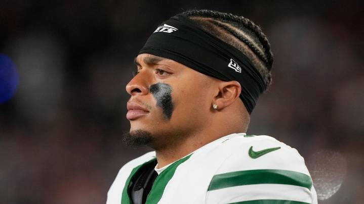 Jets benching Justin Fields for Tyrod Taylor, source says