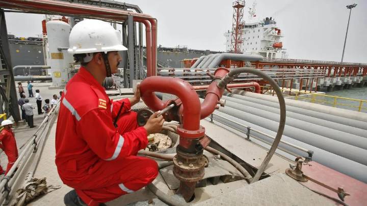 Gujarat Gas clocks 9.4% decline in net profit for Q2 FY26