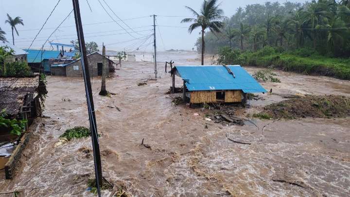 El supertifón "Fung-wong" causa estragos nada más tocar tierra en Filipinas