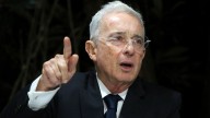 Álvaro Uribe advierte que Colombia podría ser blanco de bombardeos por "albergar terroristas" y la cercanía de Petro con el régimen de Venezuela