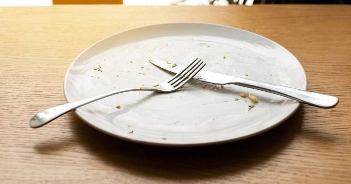 Cleaning hack makes scuffed plates look brand new and all you need is £1.50 product