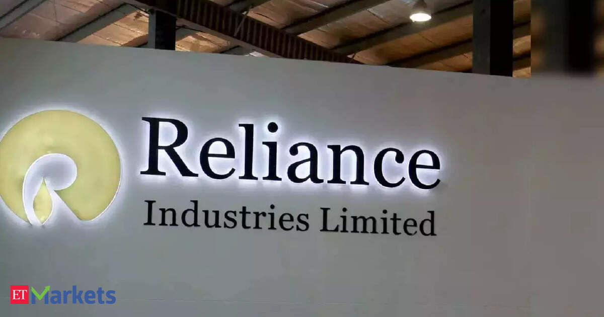 Reliance Industries shares rise as Jamnagar SEZ halts Russian crude ahead of EU sanctions