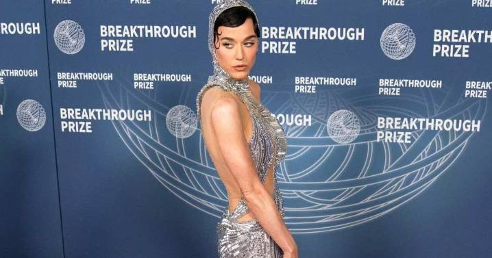 Katy Perry's Thanksgiving Hat Couldn't Get Any Quirkier