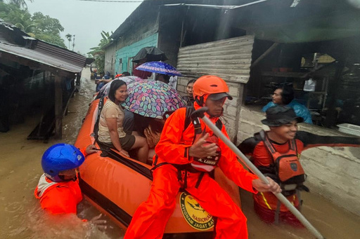 23 muertos y más de dos docenas desaparecidos tras deslizamientos e inundaciones en Sumatra