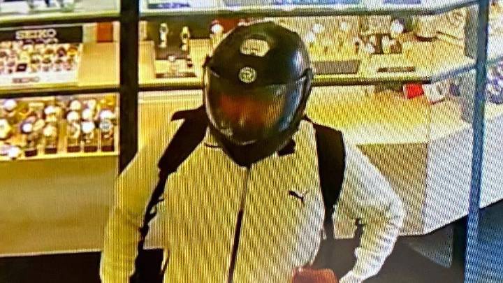 Atracan cuatro hombres armados joyería en pleno centro de Texmelucan