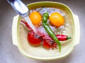 ¿Cómo usar cloro en los alimentos? Así te puede ayudar a desinfectar