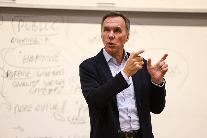 Morneau asked future CEOs to weigh in on Trans Mountain pipeline purchase. Here’s how it went