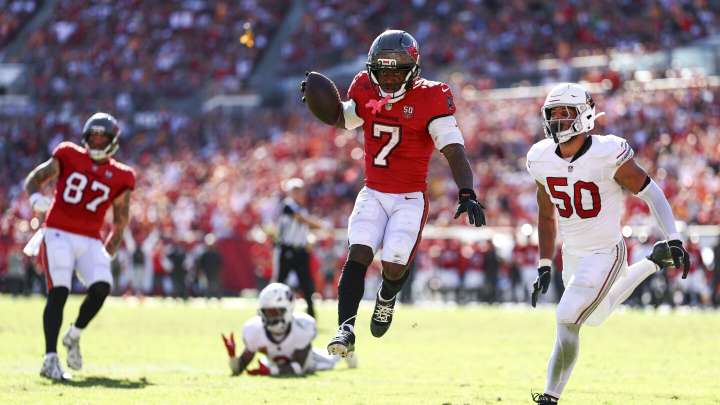 Bucky Irving scores in his return, Bucs lead 17