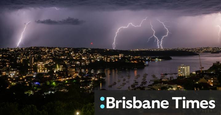 Bureau of Meteorology’s new website failings illustrated through two radar images of same storm