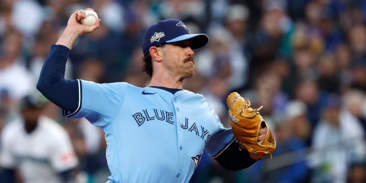 Shane Bieber opts in with Blue Jays for 2026 (source)