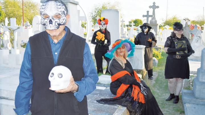 Calaveritas Literarias de El Mañana desde el Panteón Antiguo Municipal