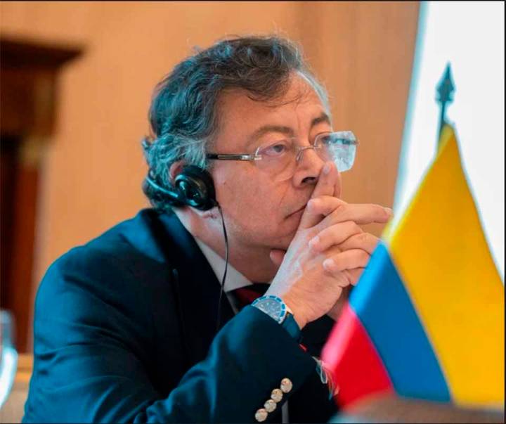 Petro defiende normalidad en vuelos hacia países latinoamericanos