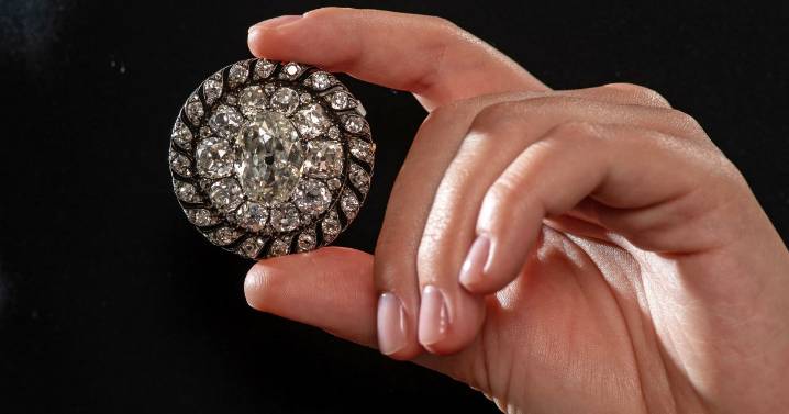Diamond brooch lost by Napoleon as his forces fled Waterloo sells for $4.4 million