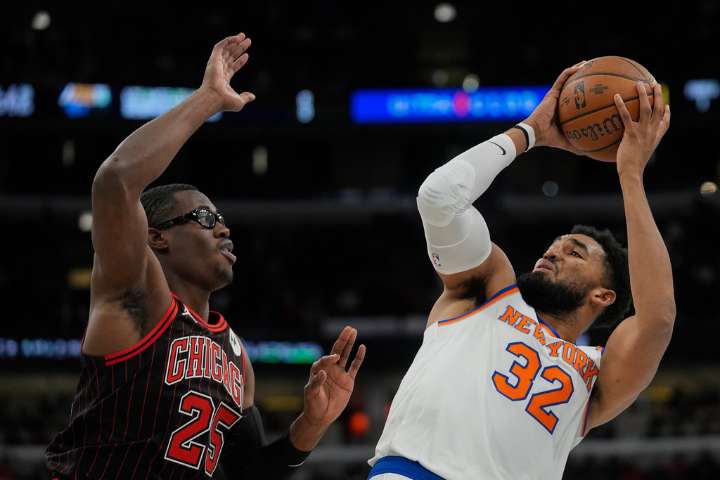 Knicks fall to Bulls, 135