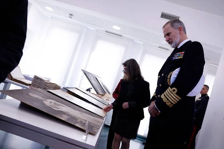 Feijóo, con Sánchez de viaje, el único líder político que acompañará al Rey en el acto del Congreso que conmemora el arranque de la Transición