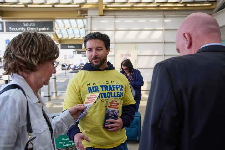 Las Vegas flyers could feel pain of unpaid air traffic controllers