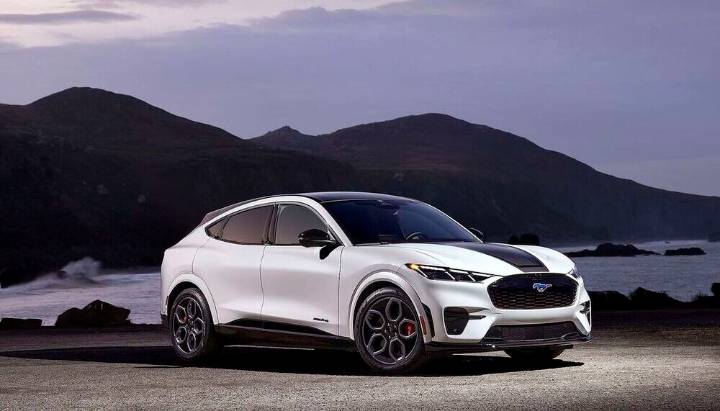 Ford vuelve a los 60 con el nuevo Mustang