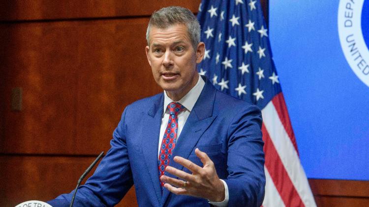 Transportation Secretary warns airspaces may close if government shutdown continues