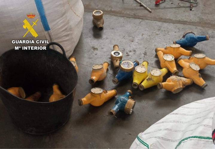 Detenido un hombre por robar 22 contadores de agua en una urbanización de El Burgo de Ebro