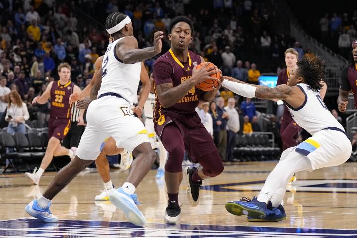 Deadspin | Marquette rebounds from home losses, tops Central Michigan