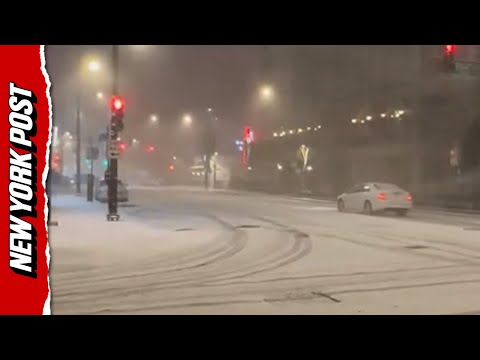 Chicago Disappears in ‘Whiteout’ as First Winter Storm Blankets the City