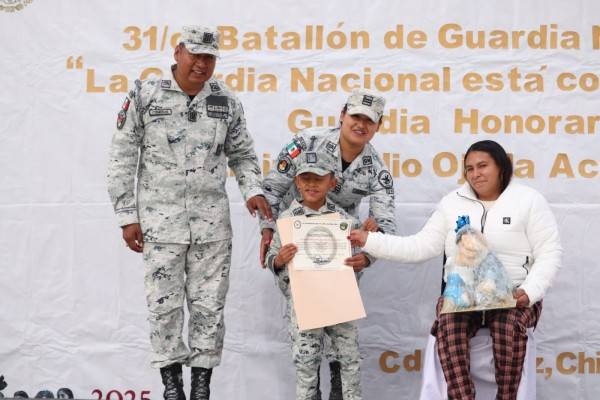 Recibe Emir de 7 años mención honorífica como “Guardia por un Día”