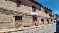 Casa antigua en San Blas obliga a peatones a bajar a la pista por riesgo de colapso