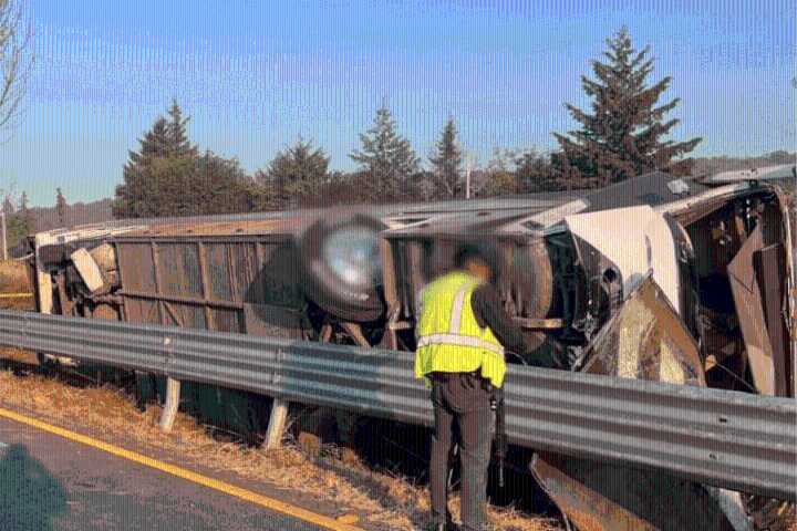 Tragedia en Michoacán: Volcadura de autobús deja al menos 10 muertos