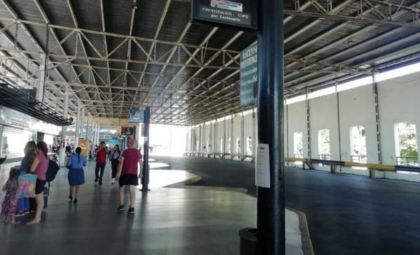 Algunos micros que unen a La Plata con Capital Federal serán a chinos y a GNC