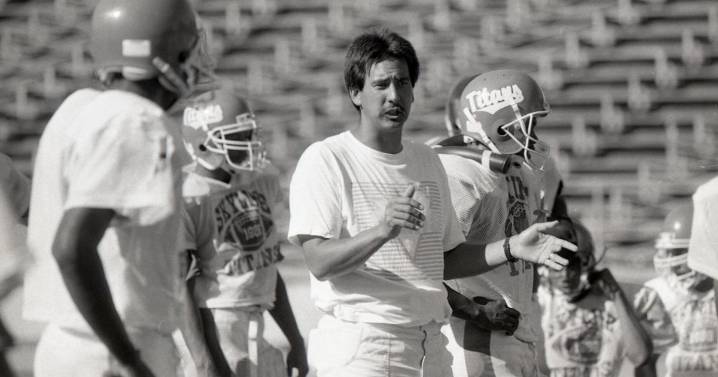 Suspect in murder of Oakland coach from 'Last Chance U' makes first court appearance