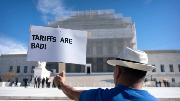 Supreme Court justices appear skeptical of Trump’s tariffs