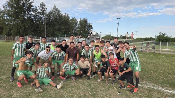 Rosarina de Fútbol: Defensores de Funes, único puntero en la Primera B