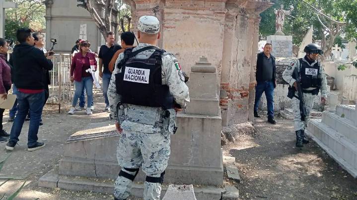 Restauran tumbas de personajes célebres en el Panteón Norte de Celaya
