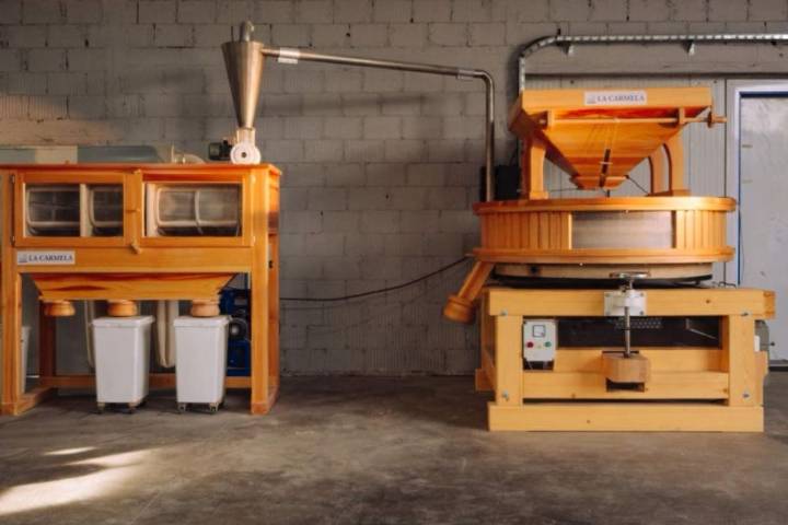 Matrimonio emprendedor. Importaron un molino de piedra desde Austria y ya producen 17 toneladas por mes de superharinas