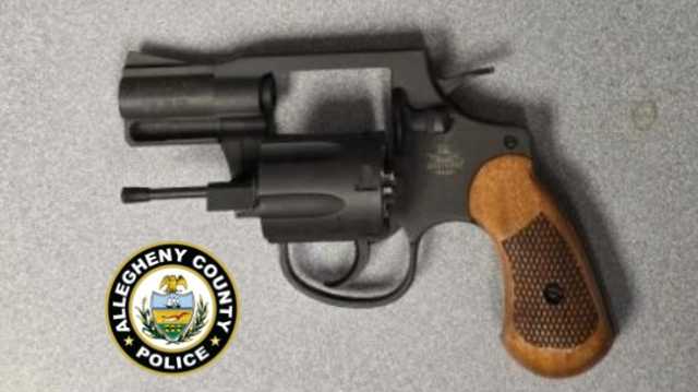 Man charged after loaded gun found at Pittsburgh International Airport's security checkpoint