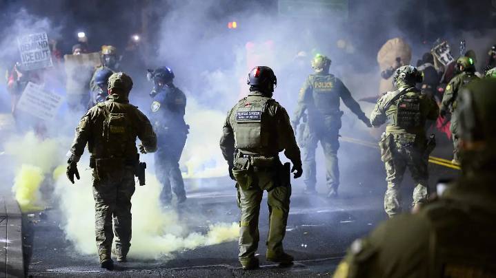 Jueza de EU prohíbe “permanentemente” despliegue de la Guarida Nacional en Portland