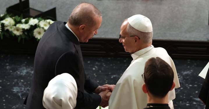 Pope Leo XIV encourages Turkey to be a force for peace on his first foreign trip