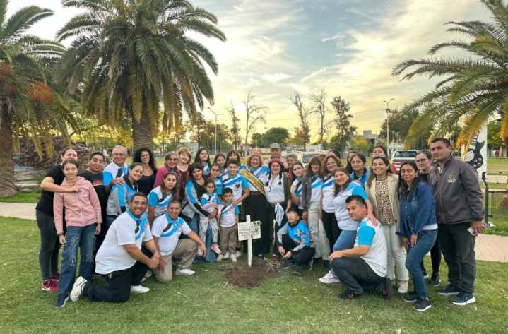 Día de la Tradición en Las Breñas: plantaron un árbol como símbolo de identidad cultural