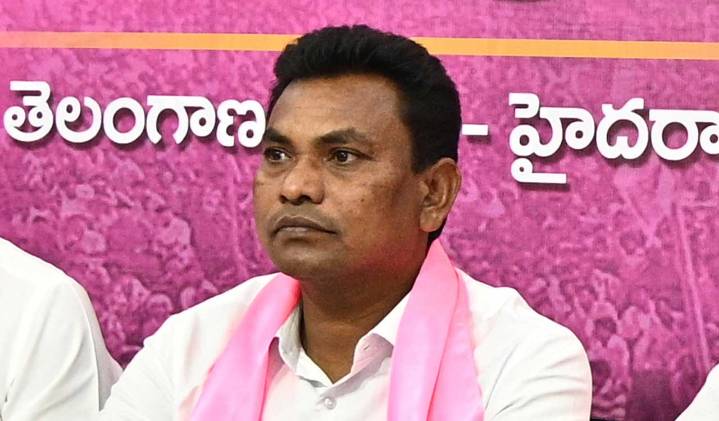 Kantha Rao asks officials to address grievances of Kothagudem excise staff