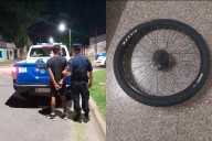 Pidió para comer en rotisería y aprovechó un descuido para robar la rueda de una bicicleta