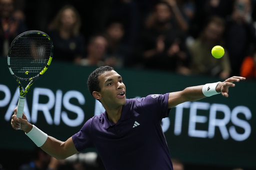 Auger-Aliassime vence a Bublik y avanza a la final del Masters de París