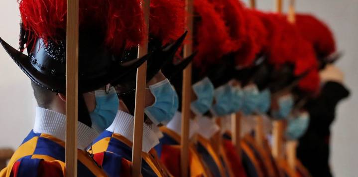 El Vaticano investiga un presunto episodio de antisemitismo de un miembro de la Guardia Suiza, con dos mujeres judías