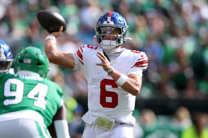 Fantasy Football 2025: Start ‘EM, Sit ‘EM Week 10