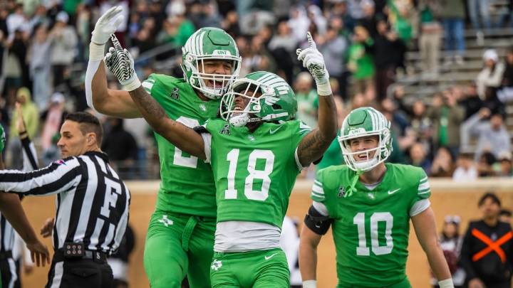 Drew Mestemaker leads No. 21 North Texas over Temple 52-25 for spot in American title game