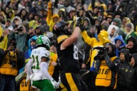 No. 6 Oregon escapes with 18-16 win over Iowa on Sappington's field goal with 3 seconds left