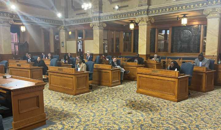 Amid divide over pay raises, fire truck funding, Milwaukee council overrides all of mayor's budget vetoes